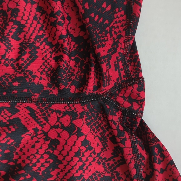 Danskin Now Fitted Snakeprint Dri-More Athletic Yoga Capri Pants M Red Black - Picture 12 of 16